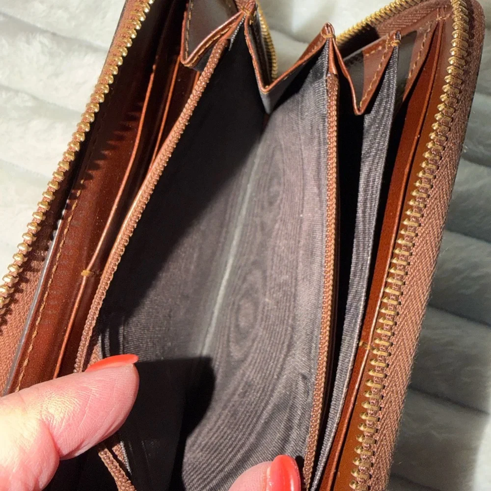 Vintage Gucci GG Supreme canvas zip around continental wallet